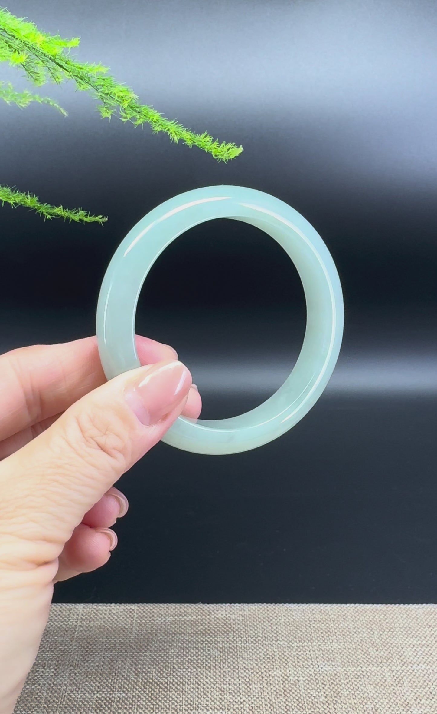Load and play video in Gallery viewer, Genuine Burmese Green Jade Jadeite Bangle Bracelet ( 56.7mm )
