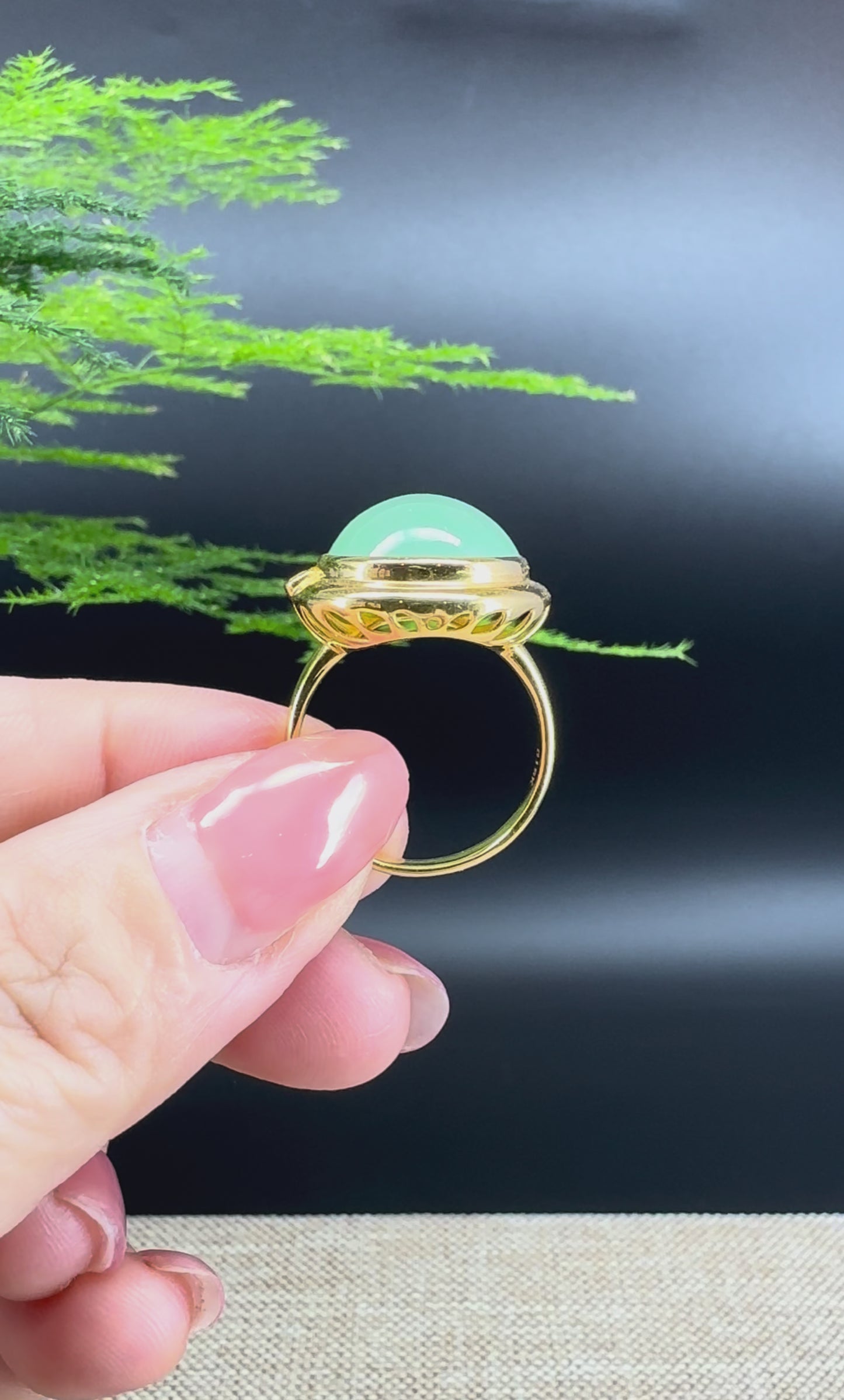 Load and play video in Gallery viewer, RealJade® &amp;quot;Signature Signet&amp;quot; 18K Yellow Gold  Imperial Icy Green Jadeite Jade Classic Ring
