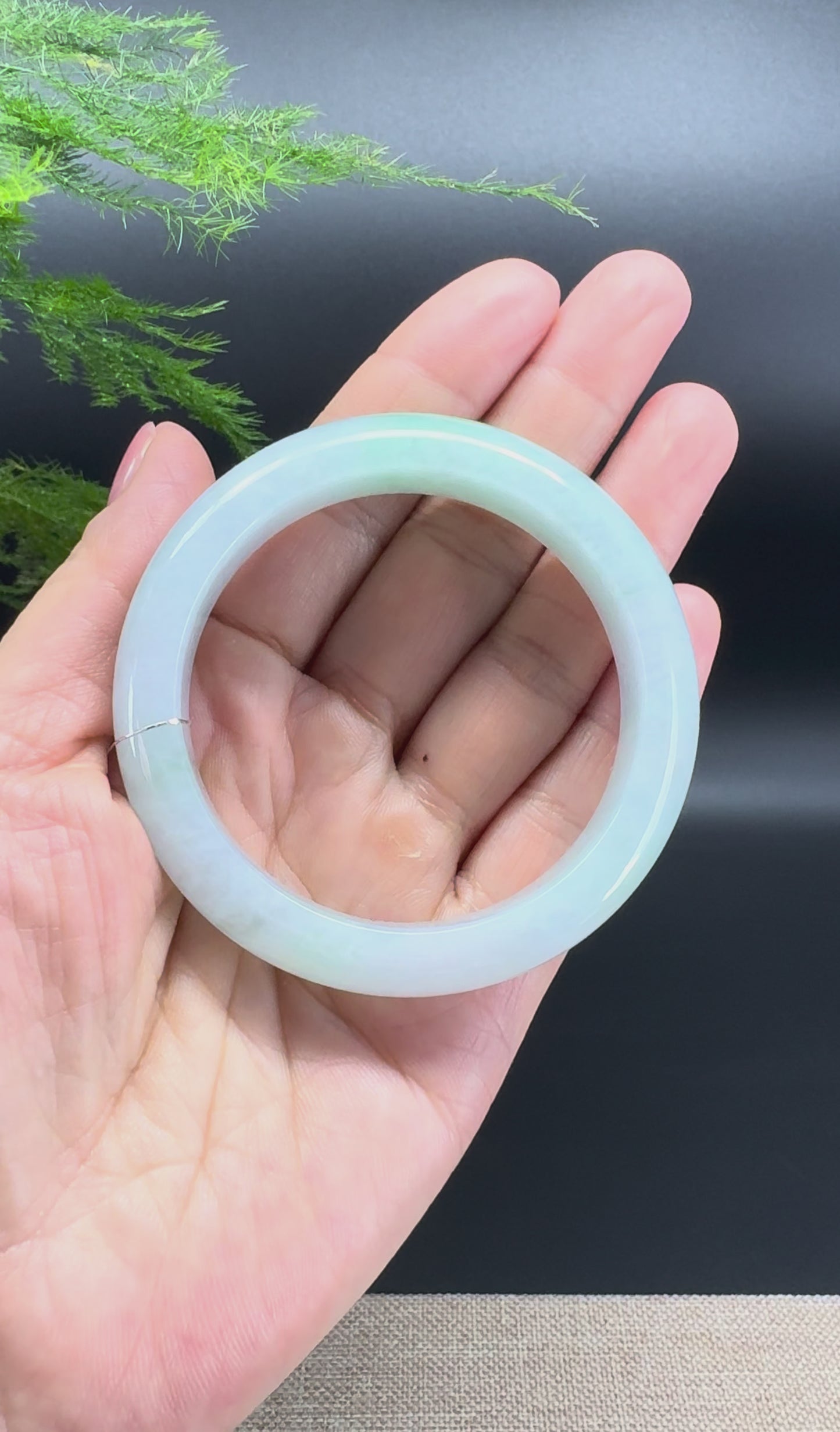 Load and play video in Gallery viewer, Genuine Burmese Green Jade Jadeite Bangle Bracelet ( 52.7mm )
