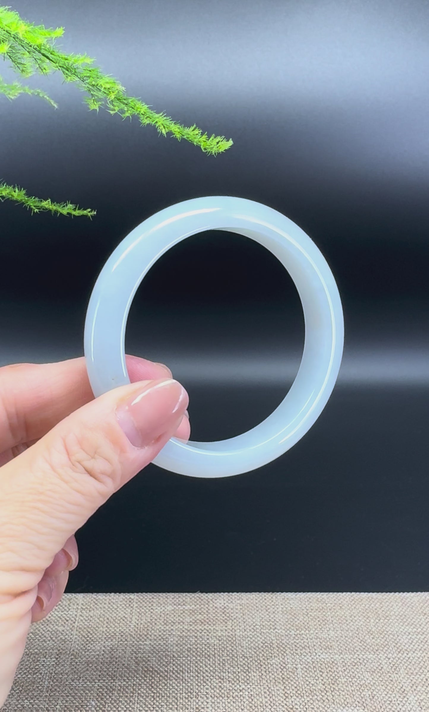 Load and play video in Gallery viewer, Genuine Burmese Green Jade Jadeite Bangle Bracelet ( 56.9mm )
