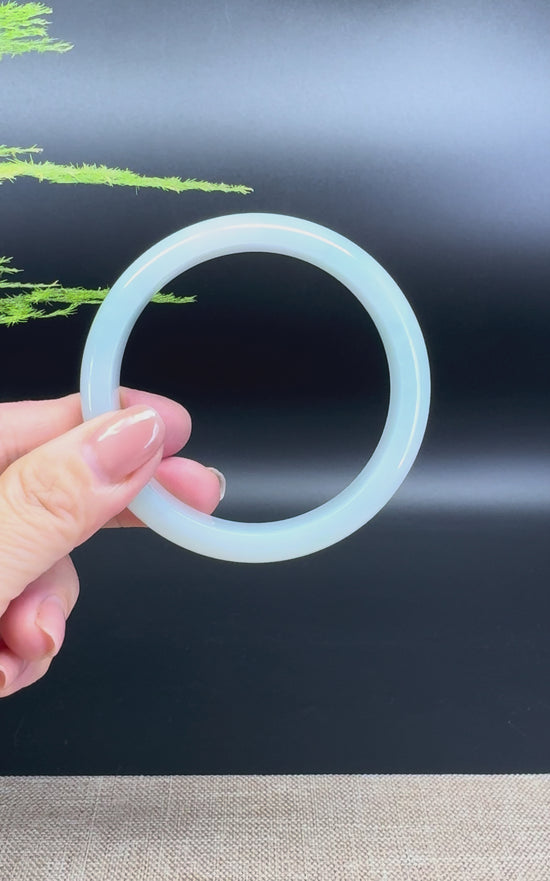 Load and play video in Gallery viewer, Genuine Burmese White Green Jade Jadeite Bangle Bracelet ( 59.7mm )
