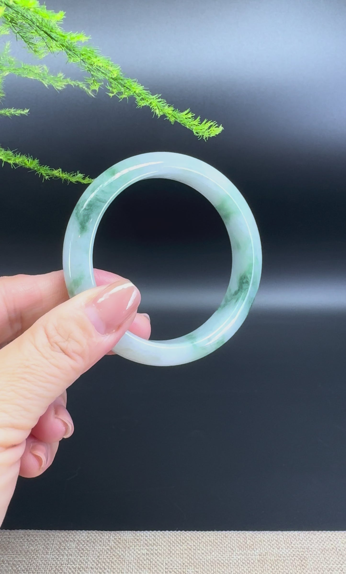 Load and play video in Gallery viewer, Genuine Burmese Green Jade Jadeite Bangle Bracelet ( 56.2mm )
