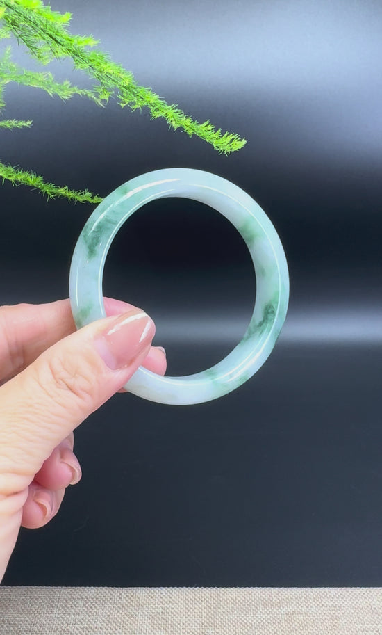 Load and play video in Gallery viewer, Genuine Burmese Green Jade Jadeite Bangle Bracelet ( 56.2mm )
