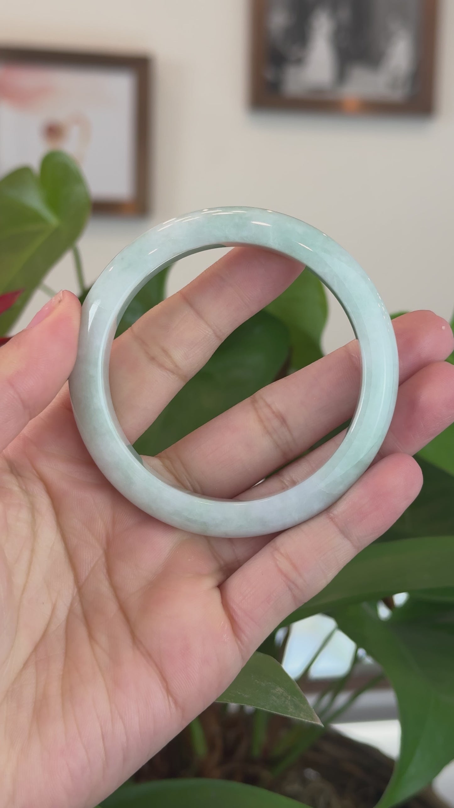 Load and play video in Gallery viewer, Classic Real Jade Jadeite Bangle Bracelet (56.58 mm) #T238
