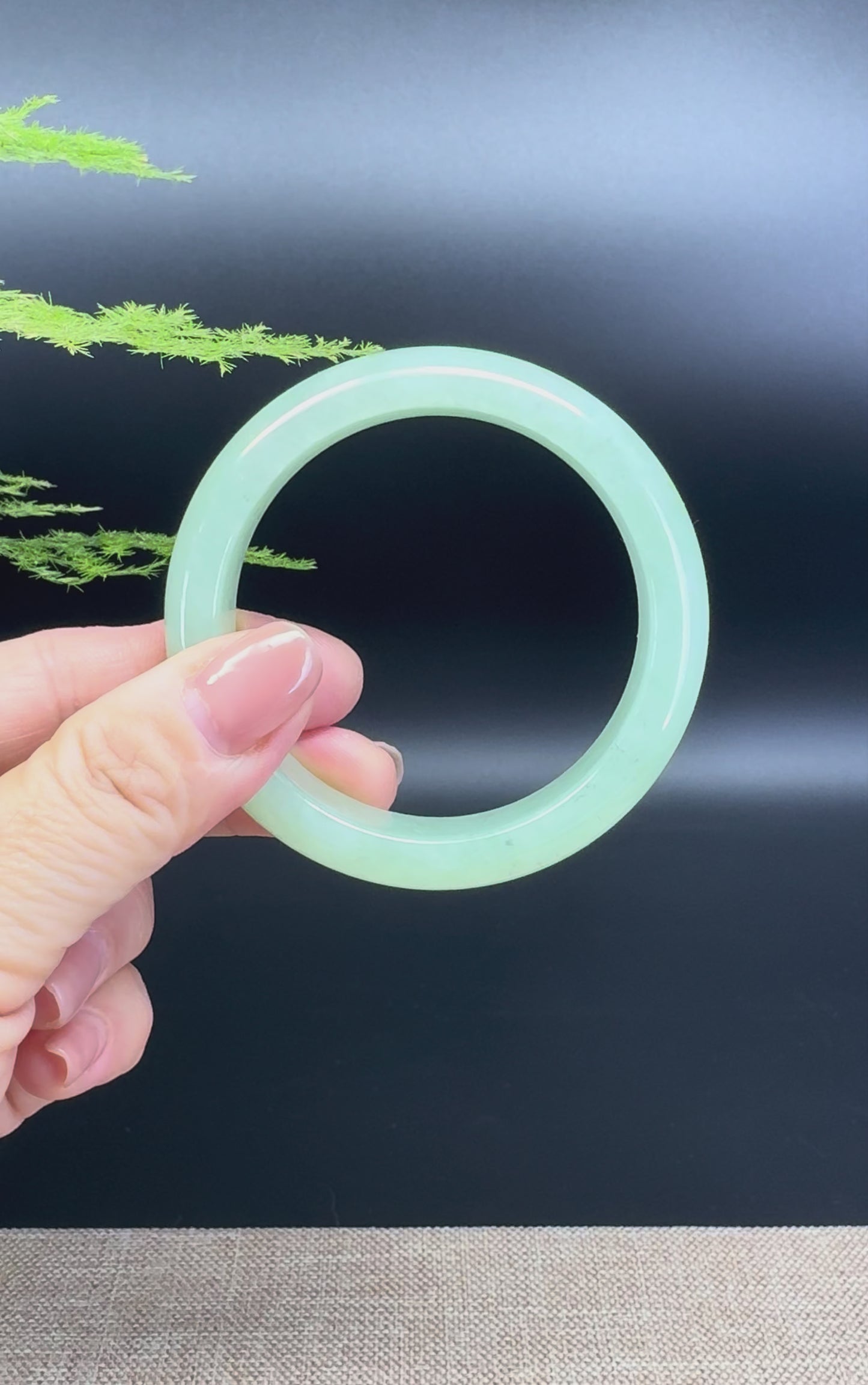 Load and play video in Gallery viewer, Genuine Burmese Green Jade Jadeite Bangle Bracelet (53.3mm)
