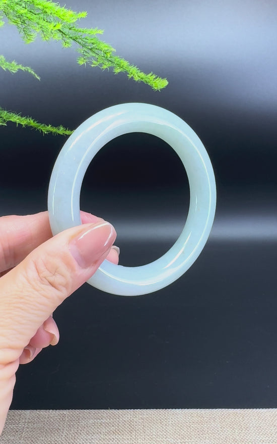 Load and play video in Gallery viewer, Genuine Burmese Green Jade Jadeite Bangle Bracelet (55.7mm)
