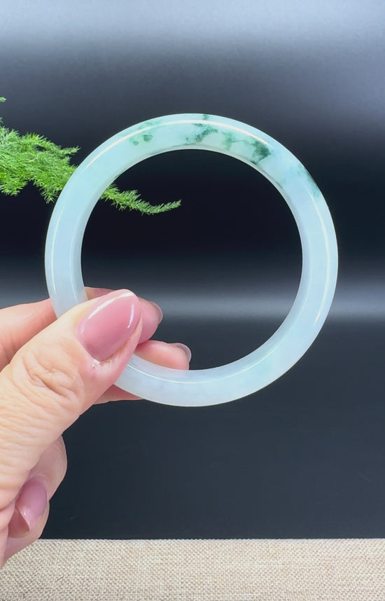 Load and play video in Gallery viewer, Genuine Burmese Green Jade Jadeite Bangle Bracelet ( 57.5mm )

