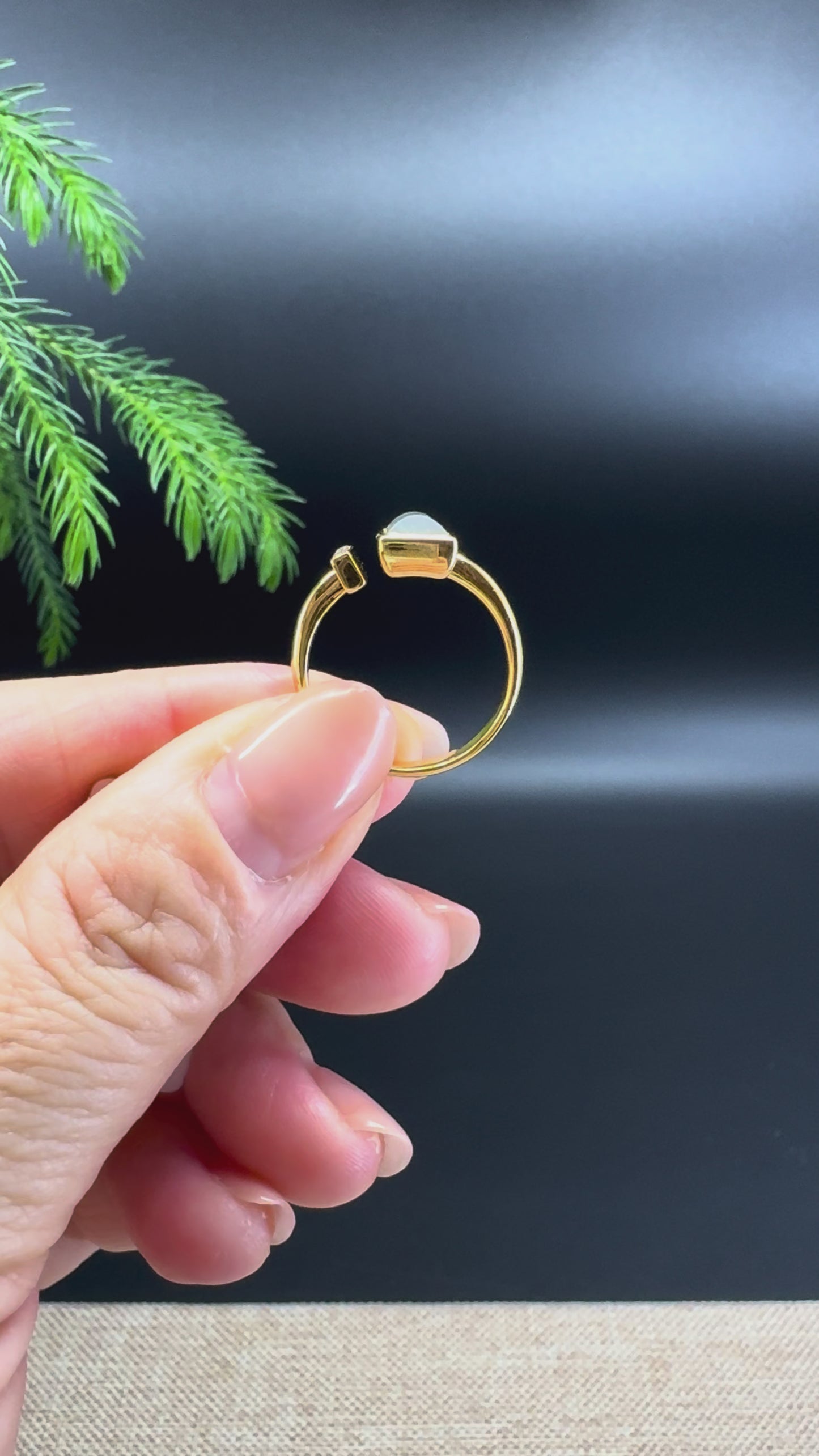 Load and play video in Gallery viewer, RealJade® Co. 18K Yellow Gold Icy Bamboo Jadeite Jade Diamonds Ring
