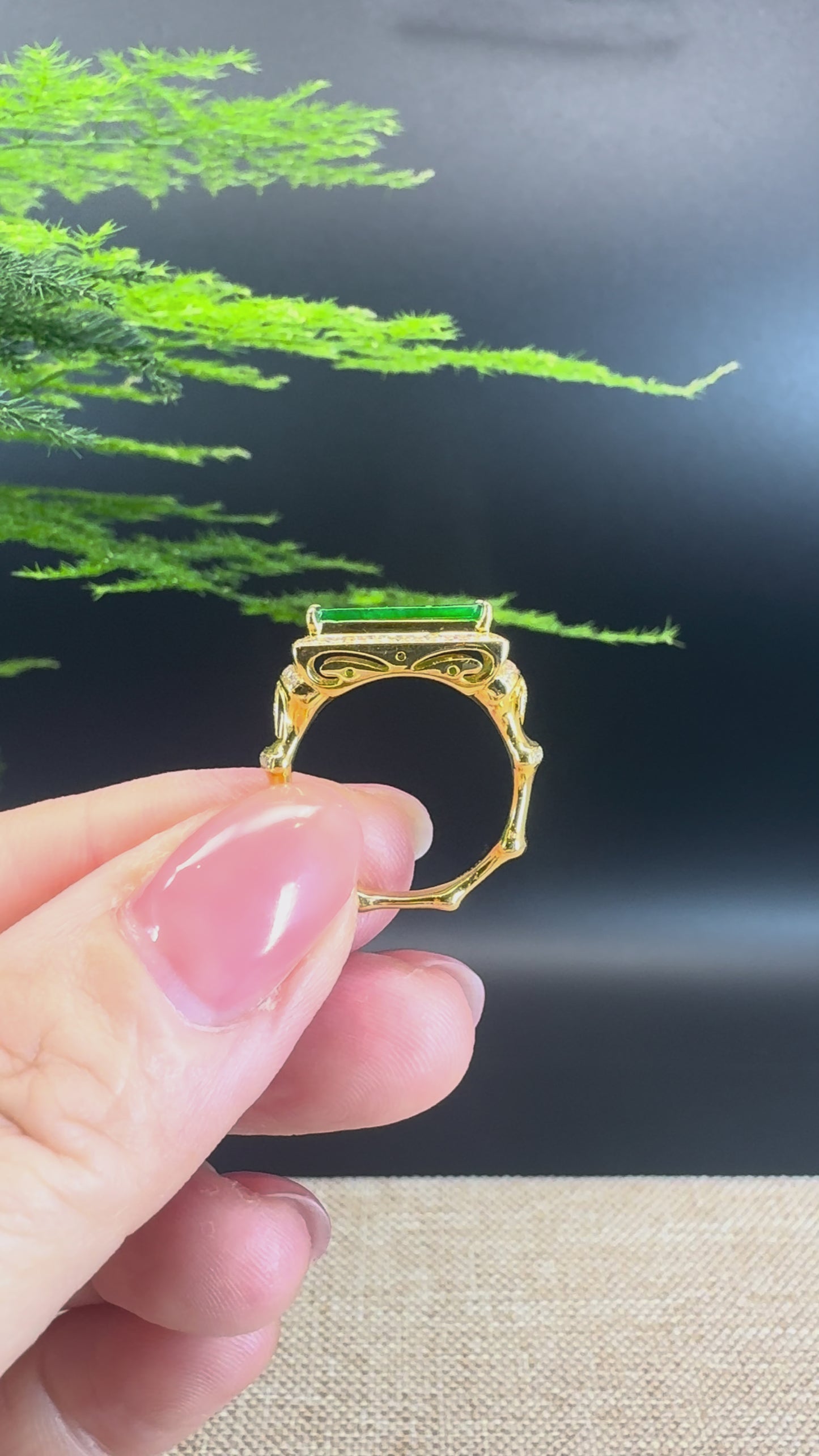 Load and play video in Gallery viewer, RealJade® &amp;quot;Signature Signet&amp;quot; 18K Yellow Gold  Imperial Jadeite Jade Classic Ring
