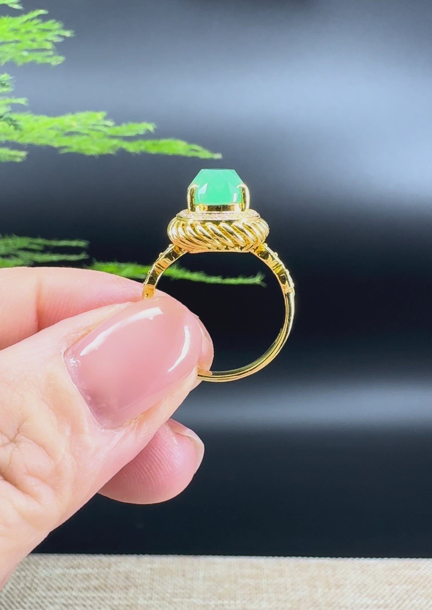 Load and play video in Gallery viewer, RealJade® 18k Yellow Gold Natural Imperial Green Pear Shape Jadeite Jade Engagement Ring With Diamonds
