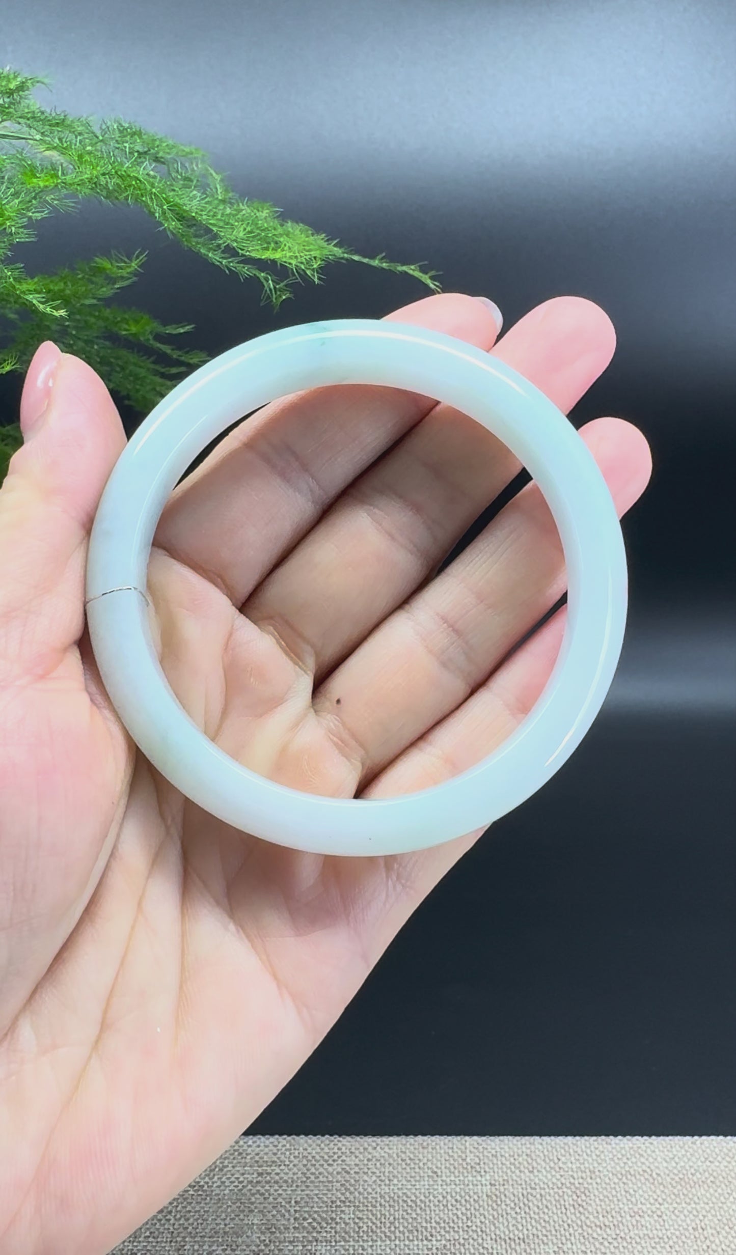 Genuine Burmese Green Jade Jadeite Bangle Bracelet ( 59.9mm )