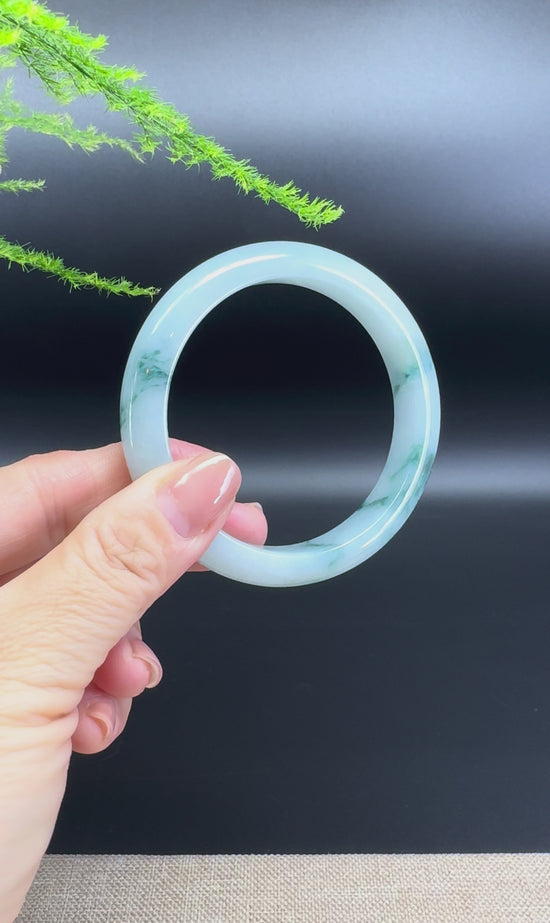 Load and play video in Gallery viewer, Genuine Burmese Green Jade Jadeite Bangle Bracelet ( 57.8mm )
