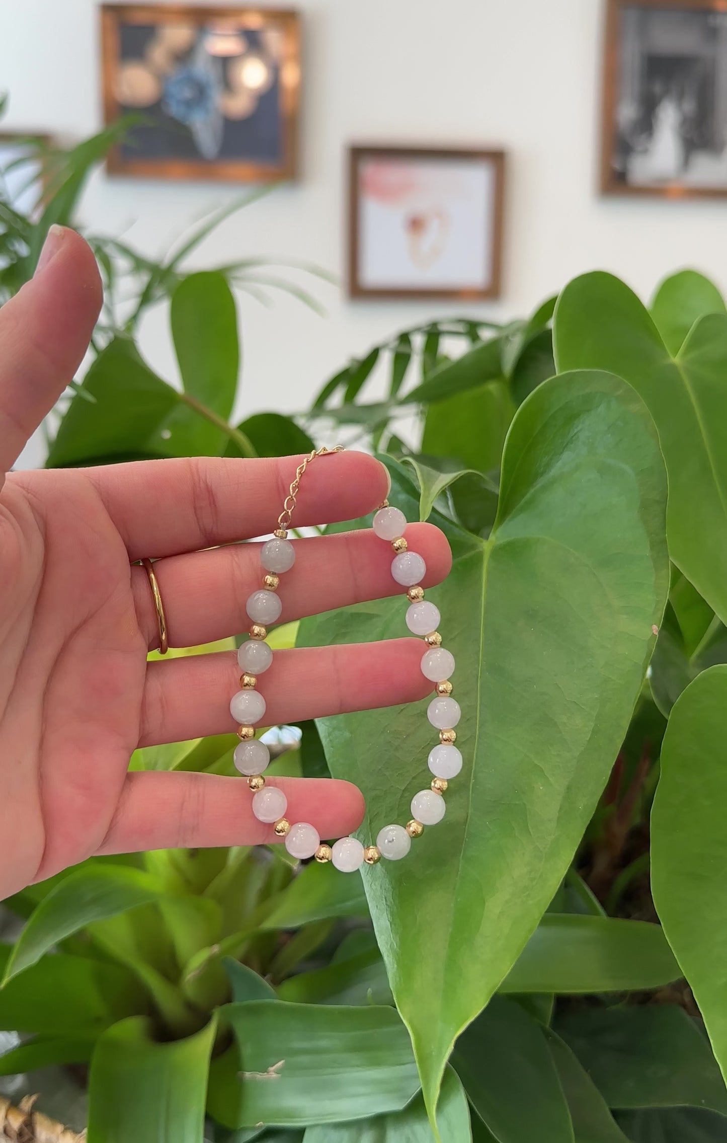 Load and play video in Gallery viewer, Genuine High Ice  Light Lavender Jadeite Jade Round Beads Bracelet With 18K Yellow Gold Clasp and Gold Beads ( 7 mm )
