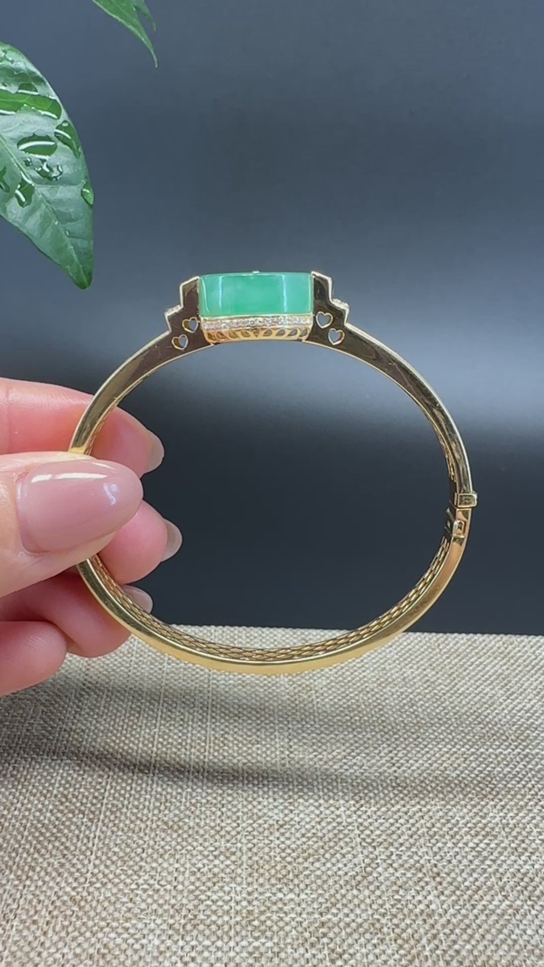 RealJade Luxury 18K Yellow Gold Genuine Imperial Green Jadeite Jade Bangle with Diamonds