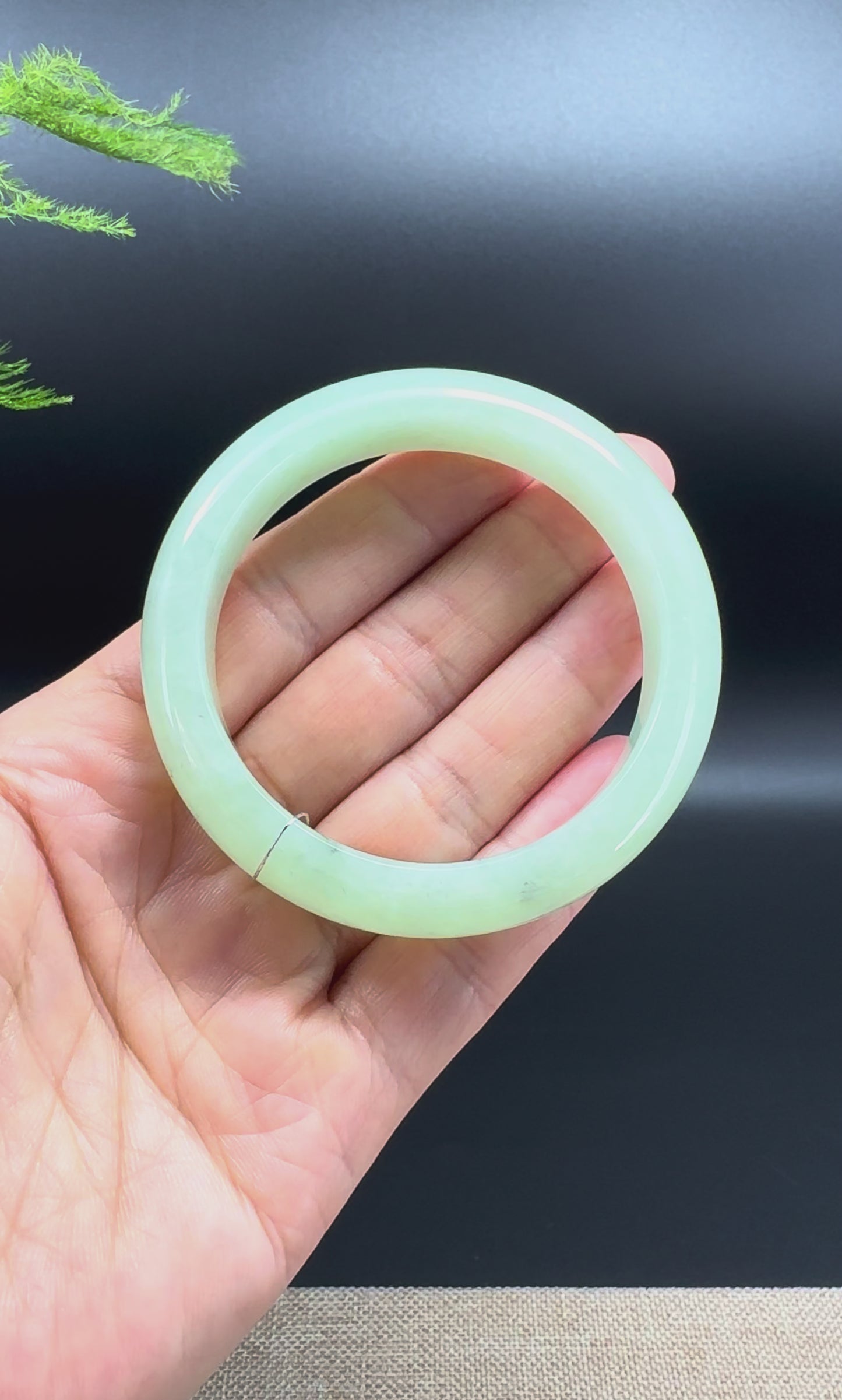 Load and play video in Gallery viewer, Genuine Burmese Green Jade Jadeite Bangle Bracelet (53.3mm)
