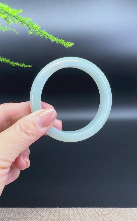 Load and play video in Gallery viewer, Genuine Burmese Green Jade Jadeite Bangle Bracelet ( 56.6mm )
