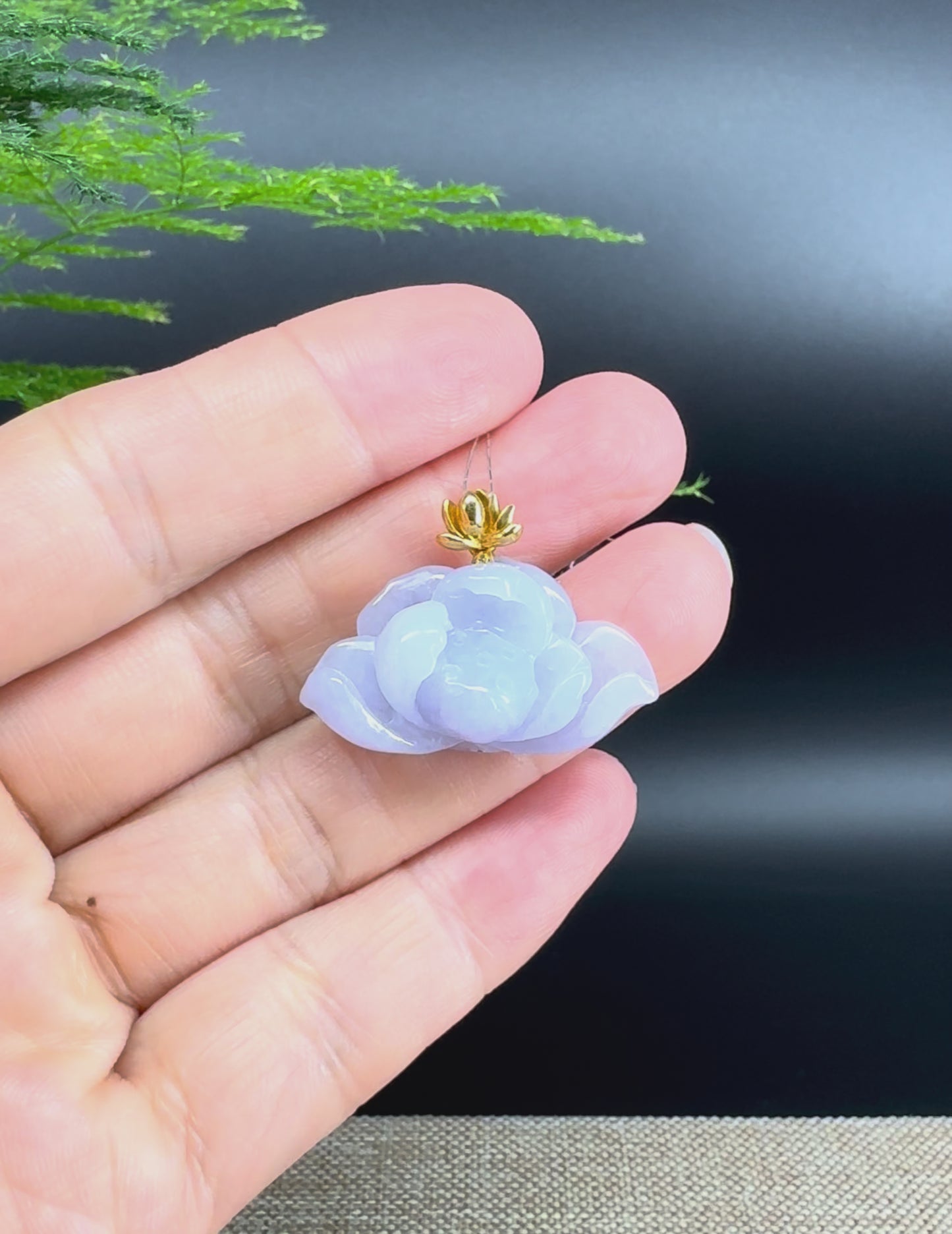 Load and play video in Gallery viewer, Natural 18K Yellow Gold Burmese Lavender Jadeite Jade Lotus Flower Pendant
