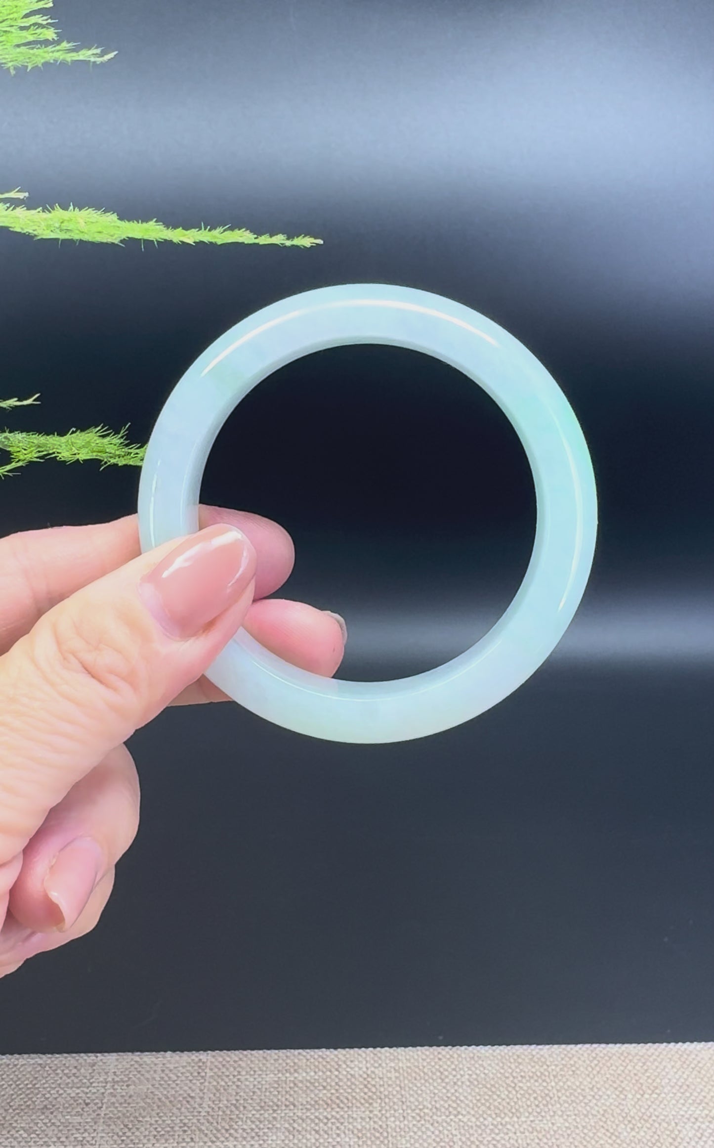 Load and play video in Gallery viewer, Genuine Burmese Green Jade Jadeite Bangle Bracelet ( 52.7mm )
