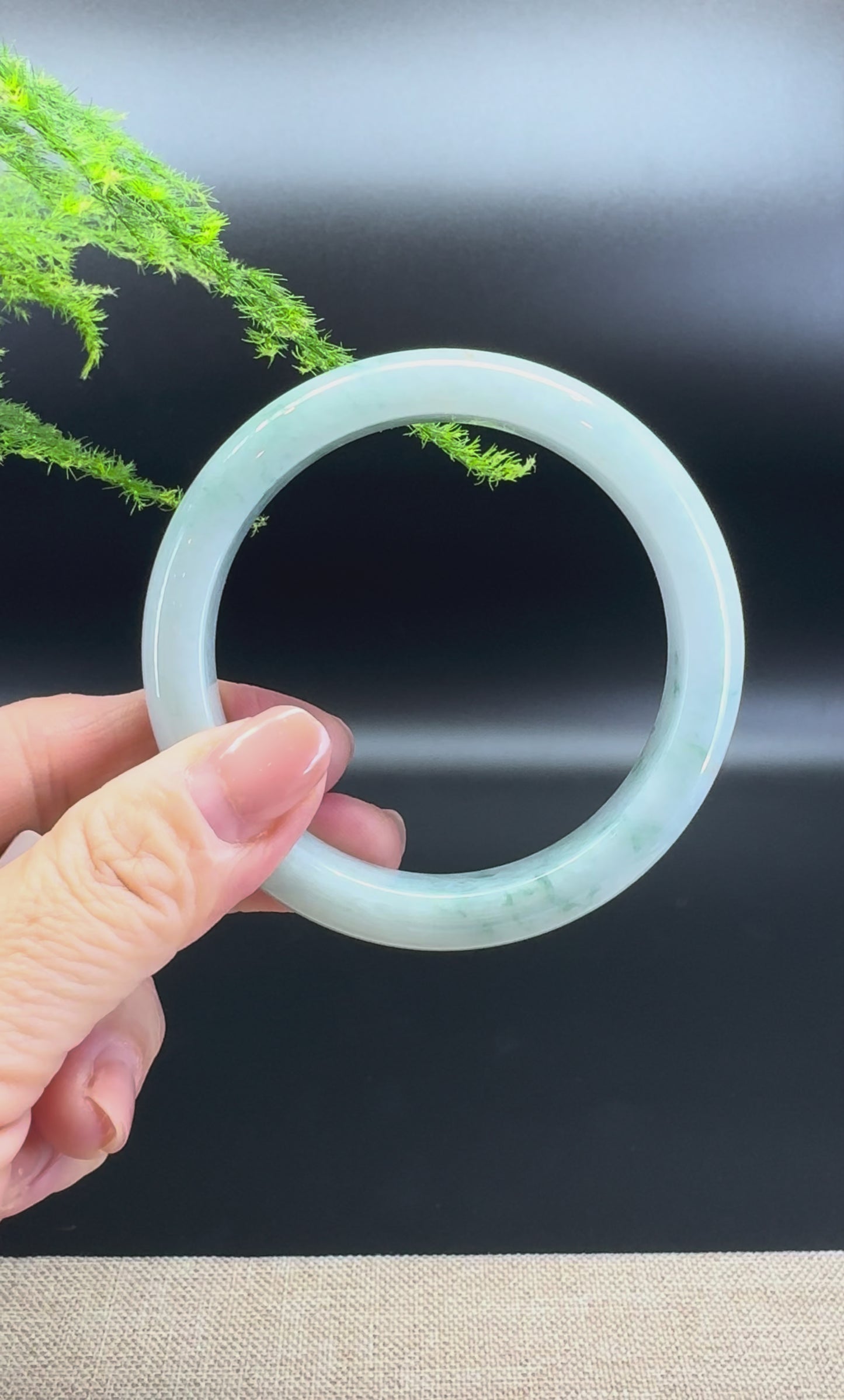 Load and play video in Gallery viewer, Genuine Burmese Green Jade Jadeite Bangle Bracelet ( 58.6mm )
