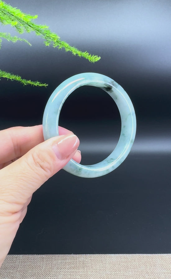 Load and play video in Gallery viewer, Genuine Burmese Green Jade Jadeite Bangle Bracelet ( 56.8mm )
