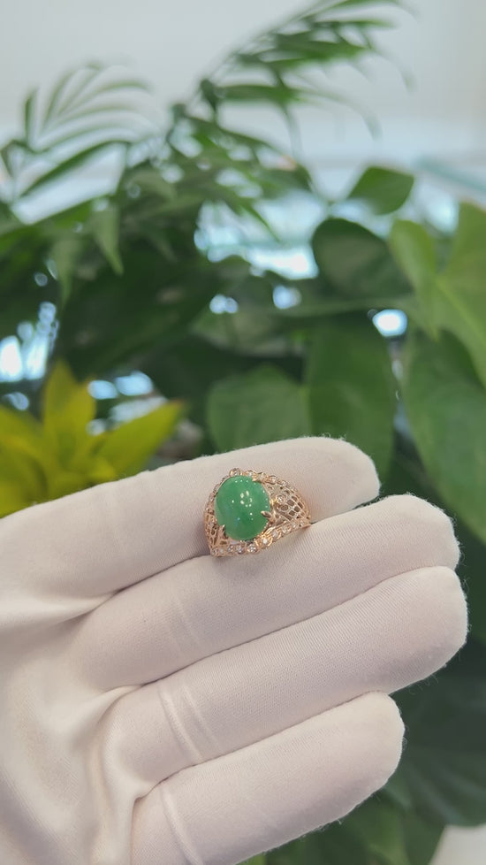 Load and play video in Gallery viewer, 18k Rose Gold Natural Imperial Green Oval Jadeite Jade Engagement Ring With Diamonds
