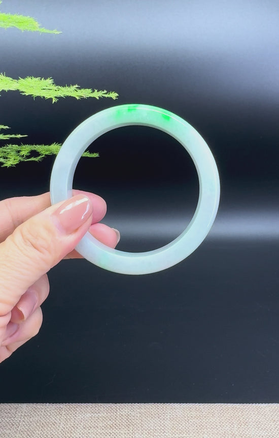 Load and play video in Gallery viewer, Genuine Burmese Green Jade Jadeite Bangle Bracelet ( 54.8mm )
