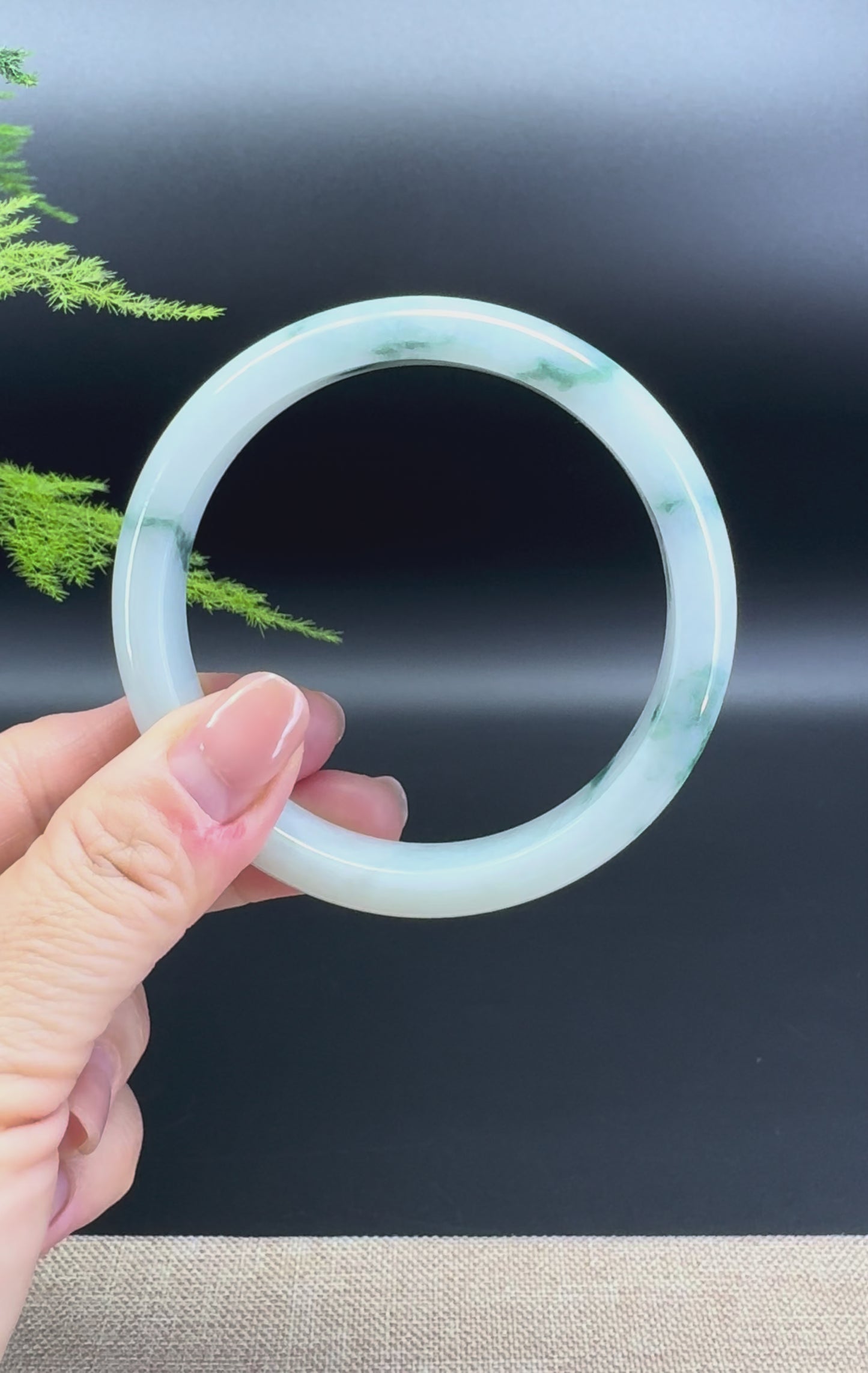 Load and play video in Gallery viewer, Genuine Burmese Green Jade Jadeite Bangle Bracelet ( 61.6mm )
