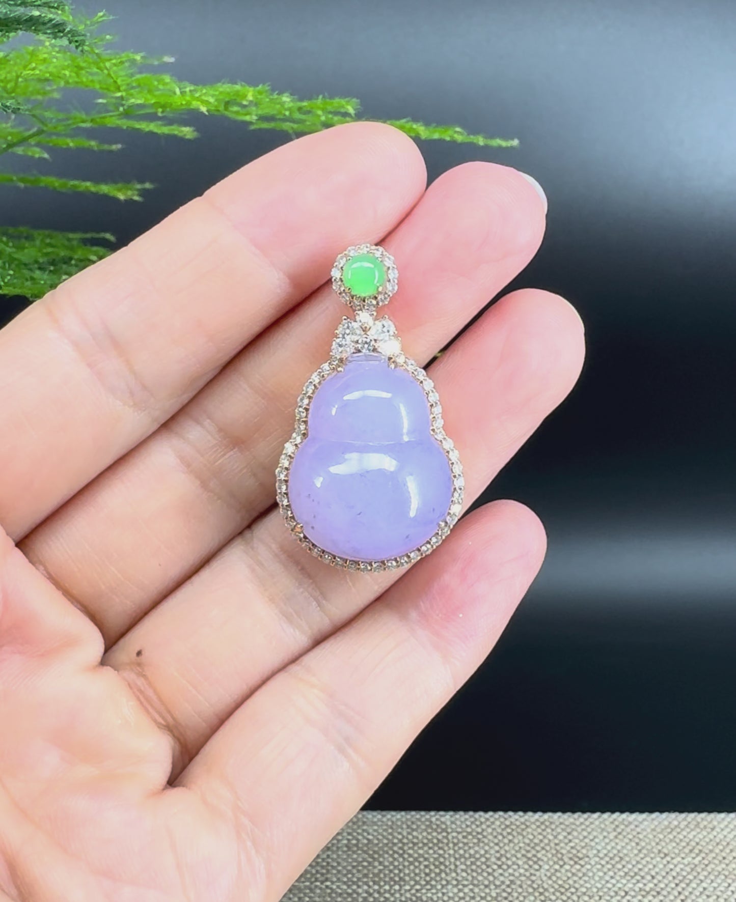 Load and play video in Gallery viewer, RealJade® Co. 18K Rose Gold Genuine Lavender Jadeite Jade Hu Lu Necklace
