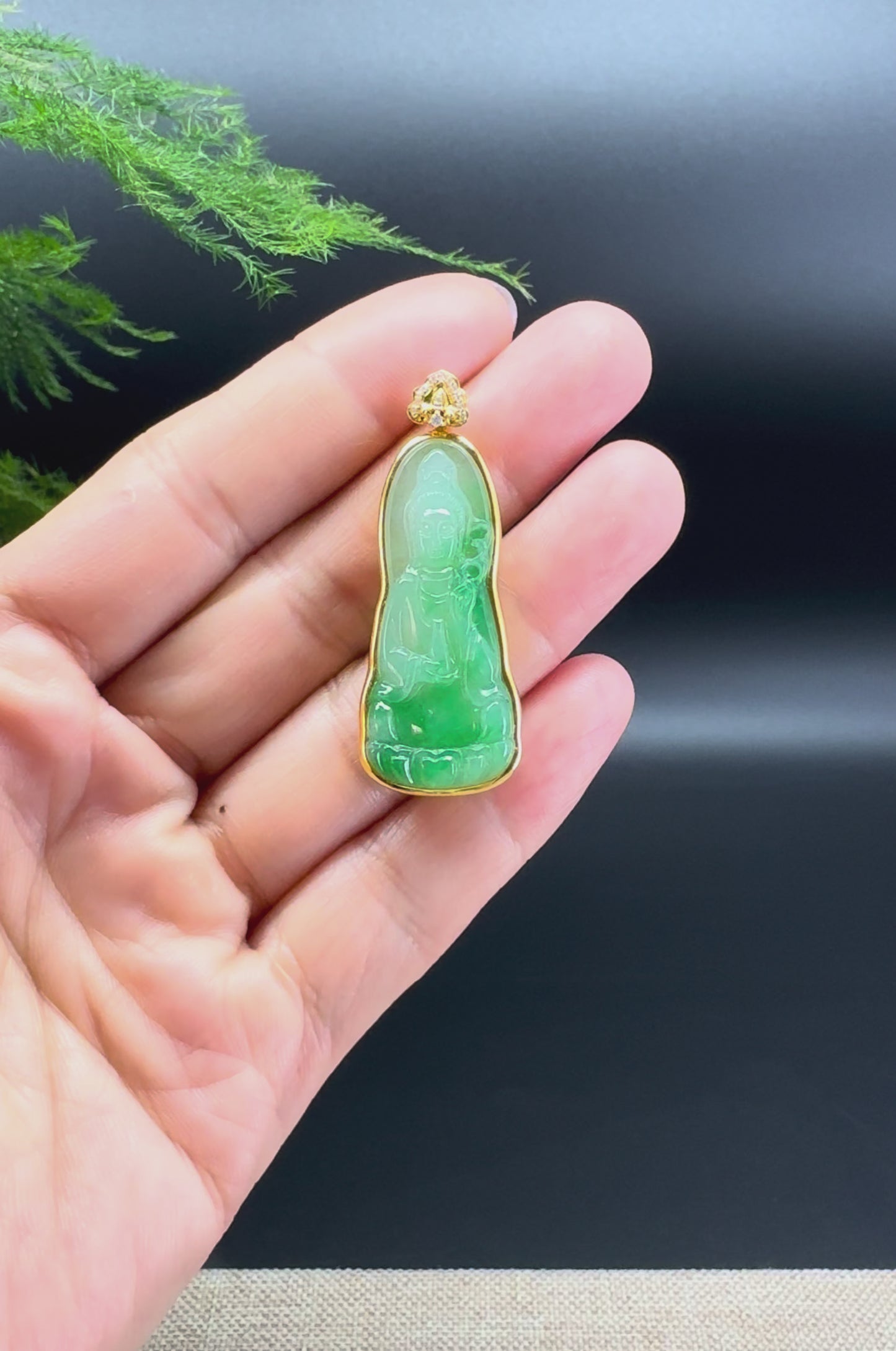 Load and play video in Gallery viewer, 18K Yellow Gold Burmese Spicy Green Jadeite Jade Guanyin Pendant

