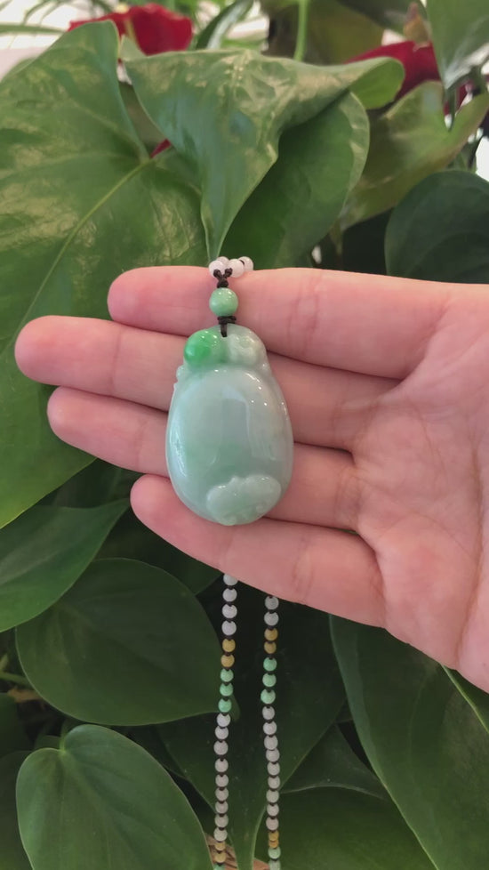 Load and play video in Gallery viewer, Genuine Green Jadeite Jade Good Luck Ruyi Pendant Necklace With Real Jadeite Bead Necklace
