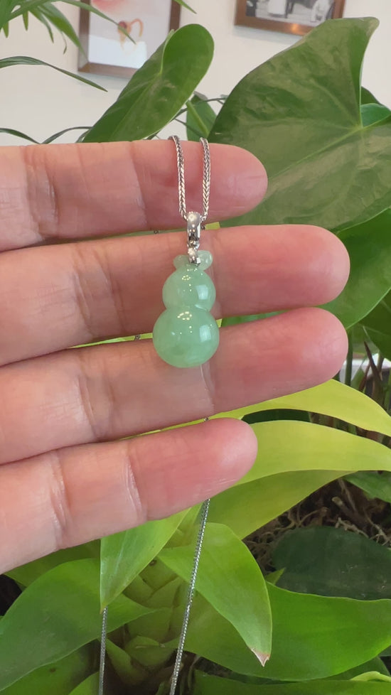 Load and play video in Gallery viewer, 14K White Gold Jadeite Jade Good Luck Hulu Bottle Gourd Necklace
