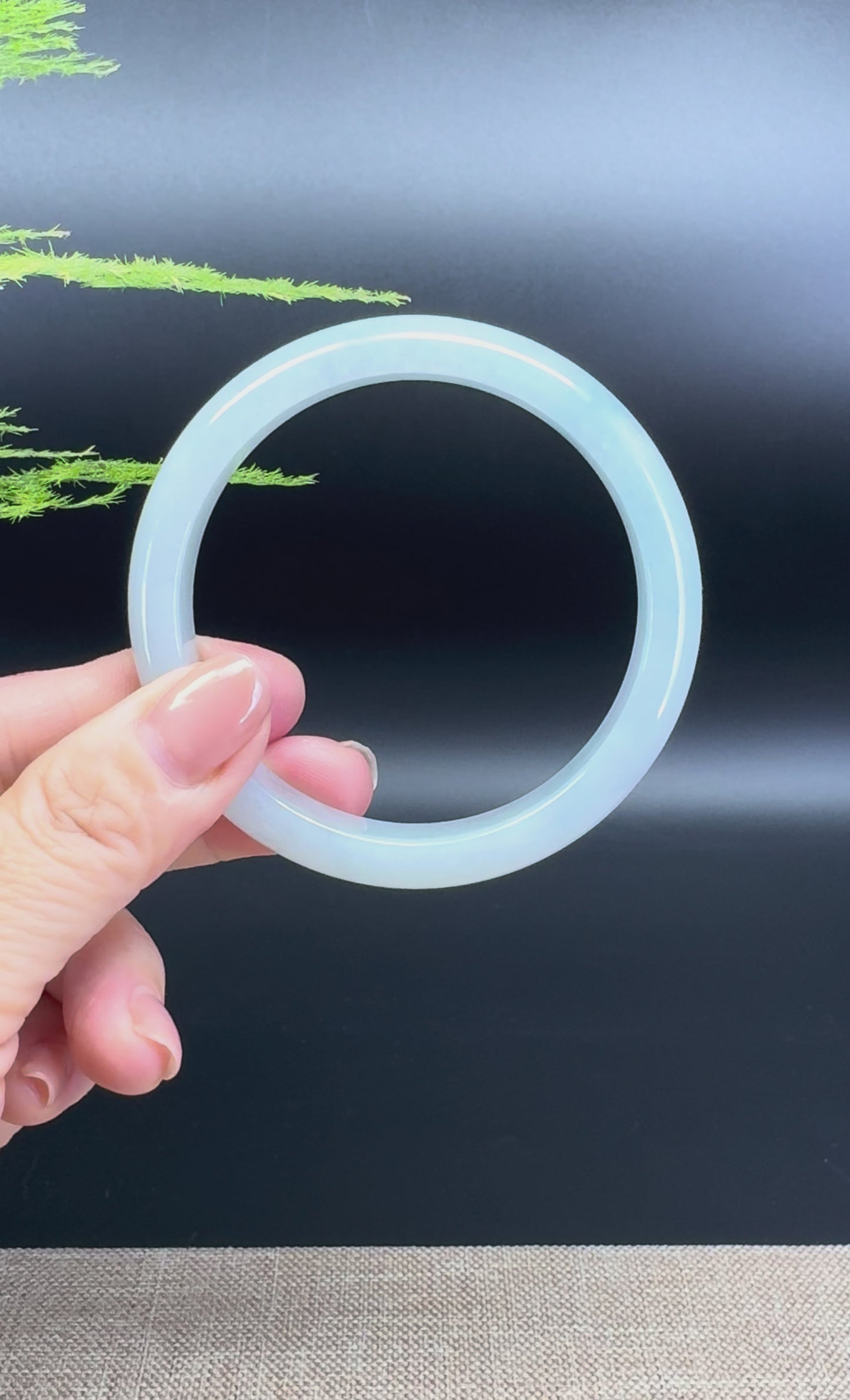 Load and play video in Gallery viewer, Genuine Burmese Green Jade Jadeite Bangle Bracelet ( 59.4mm )
