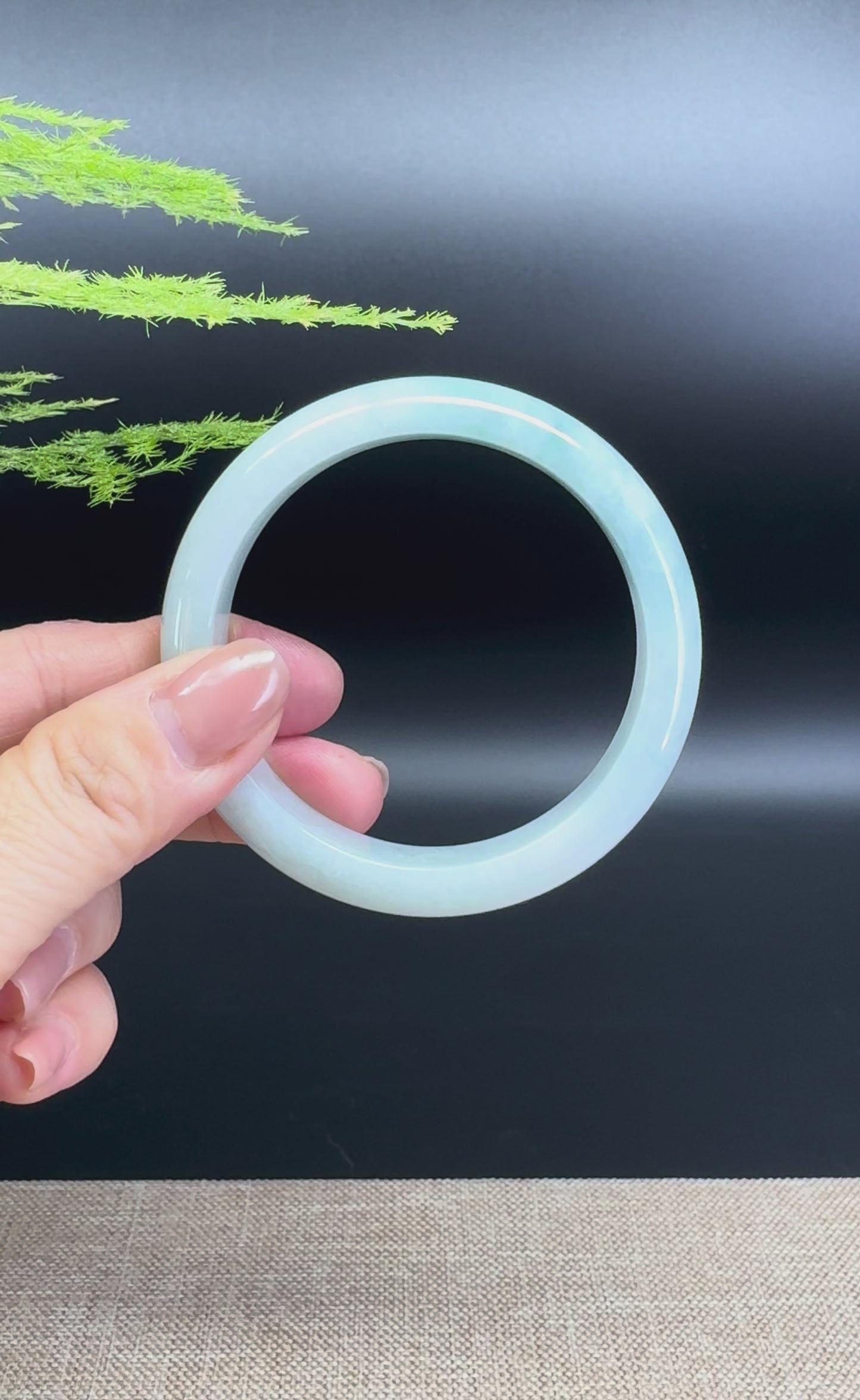 Load and play video in Gallery viewer, Genuine Burmese Green Jade Jadeite Bangle Bracelet ( 54.8mm )
