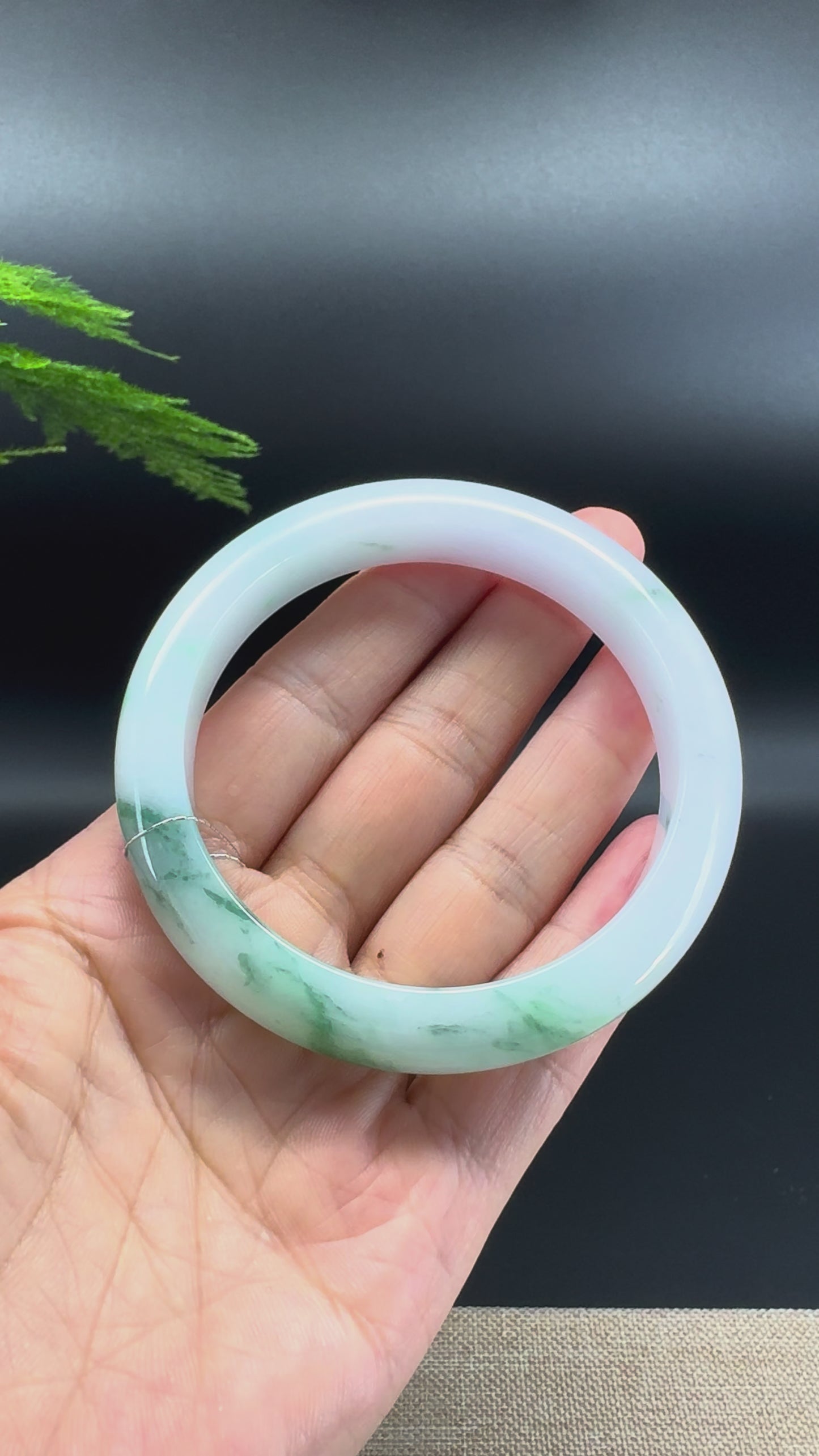 Load and play video in Gallery viewer, Genuine Burmese Green Flower Jade Jadeite Bangle Bracelet ( 59.4mm )
