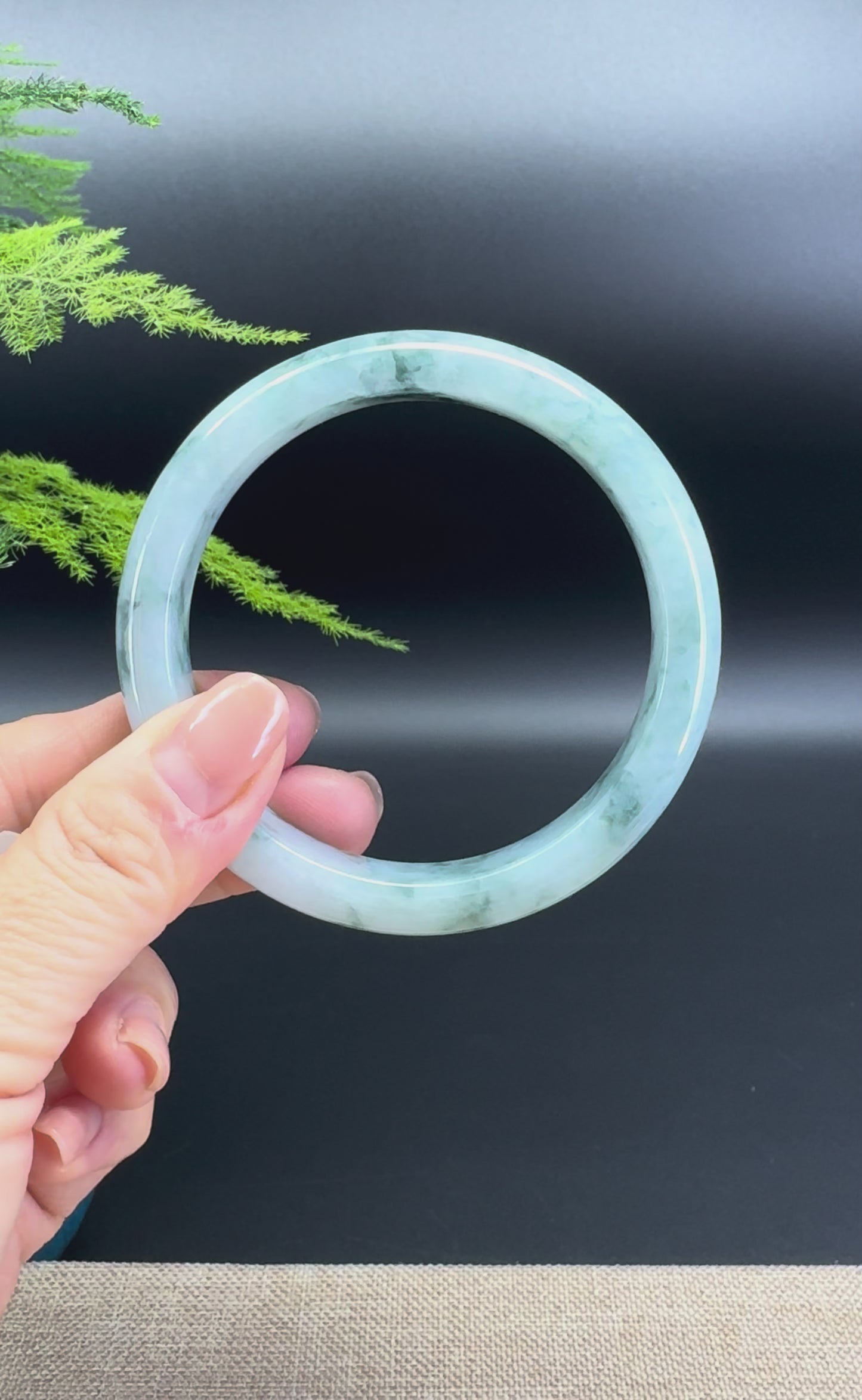 Load and play video in Gallery viewer, Genuine Burmese Green Jade Jadeite Bangle Bracelet ( 61.7mm )
