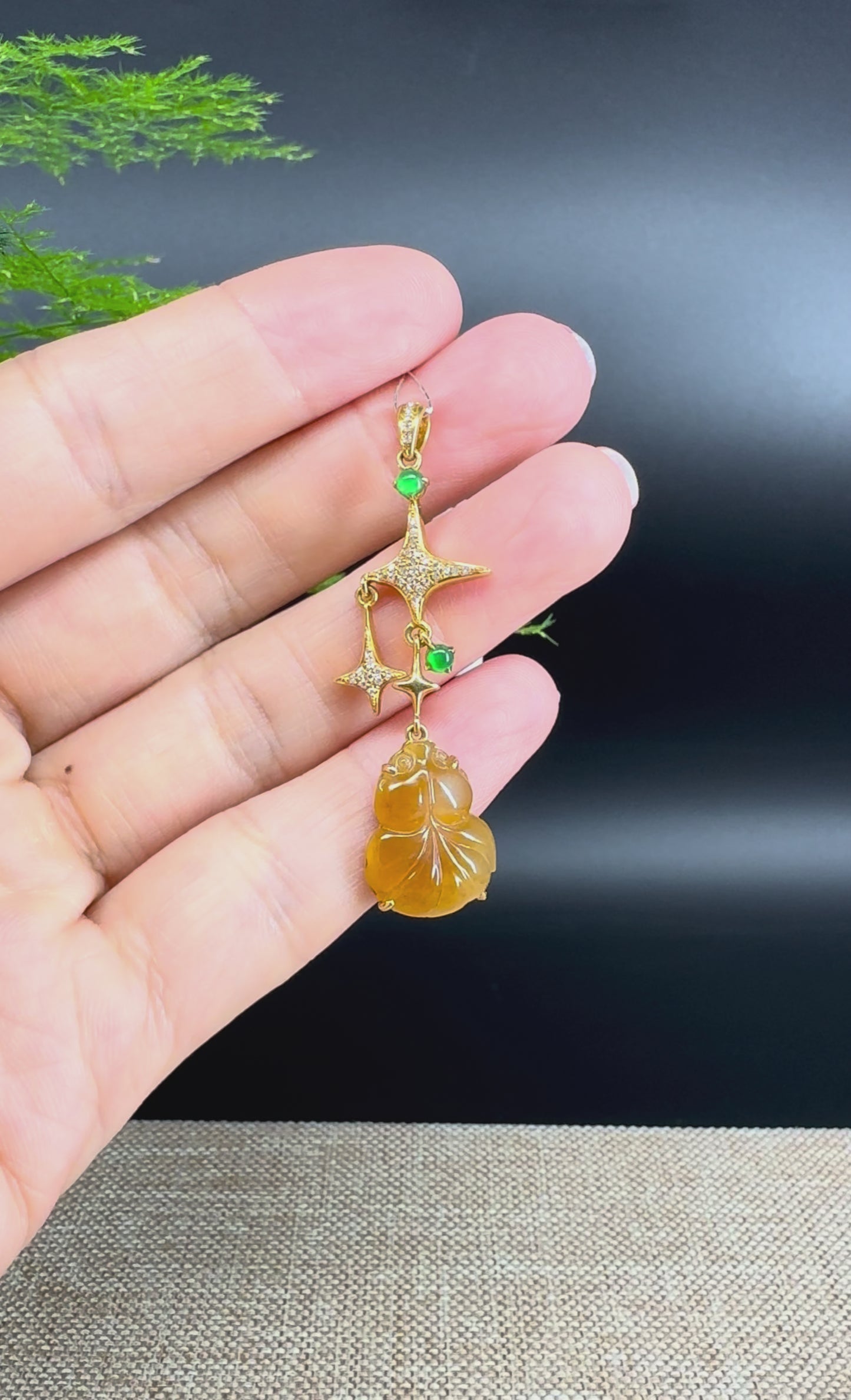 Load and play video in Gallery viewer, RealJade® Co. 18K Yellow Gold Genuine Honey Yellow Jadeite Jade Hu Lu Fish Necklace
