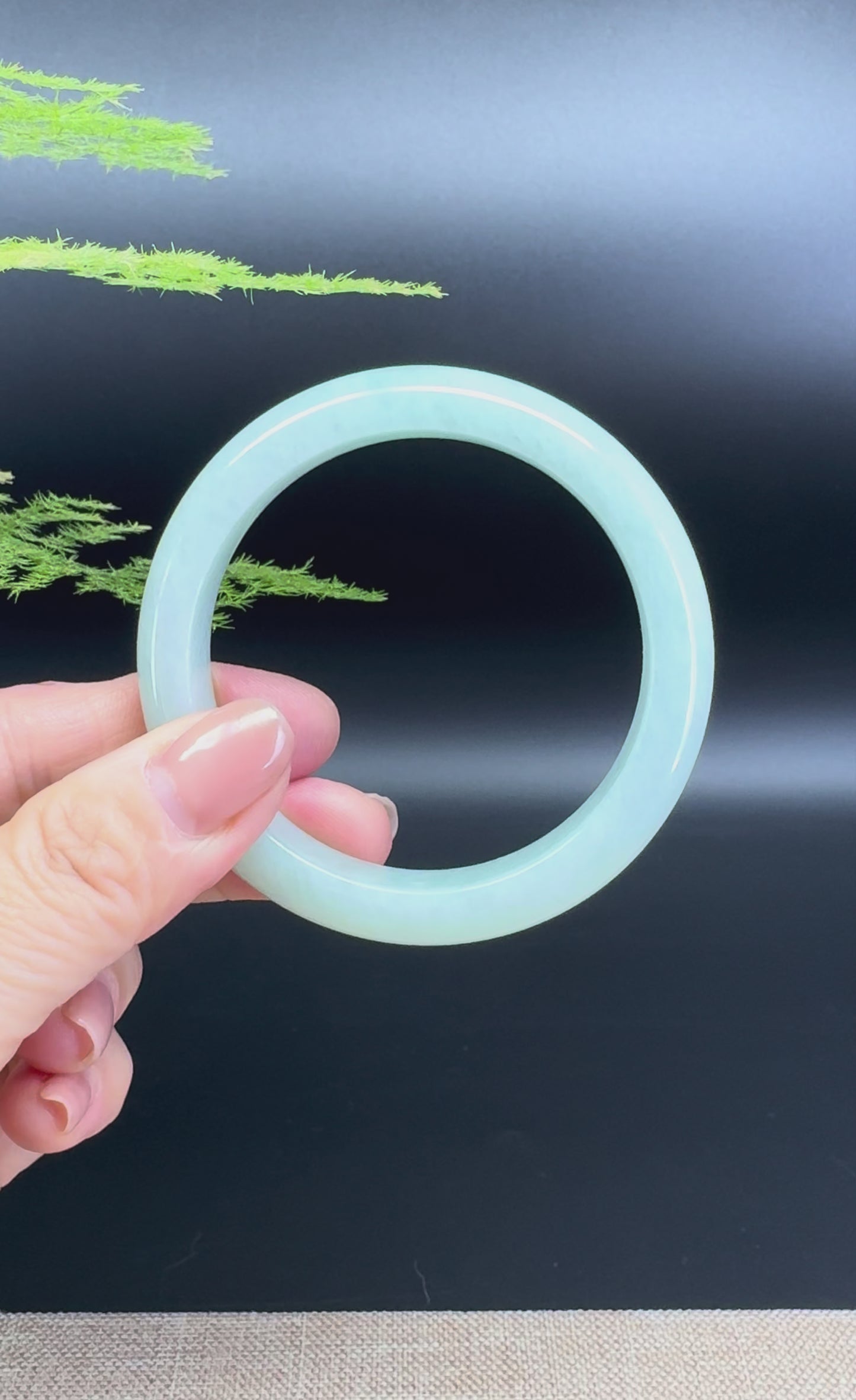 Load and play video in Gallery viewer, Genuine Burmese Green Jade Jadeite Bangle Bracelet ( 54.4mm )
