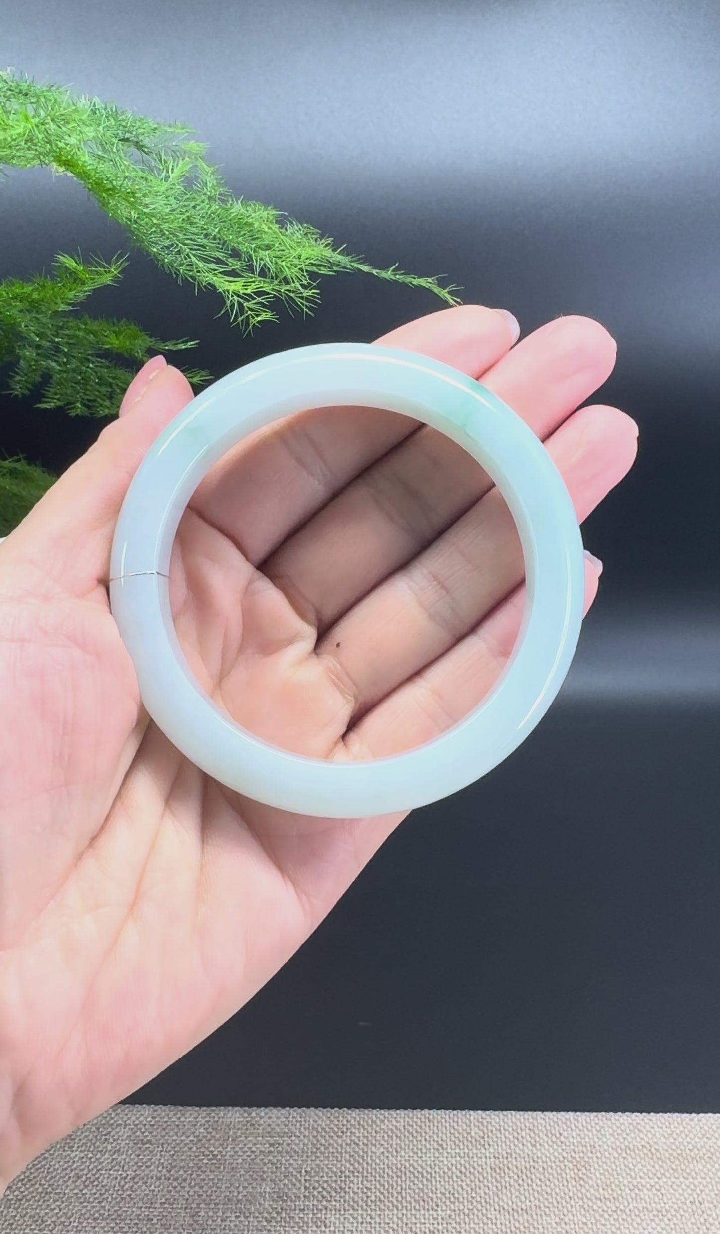 Load and play video in Gallery viewer, Genuine Burmese Green Jade Jadeite Bangle Bracelet (57.7mm)
