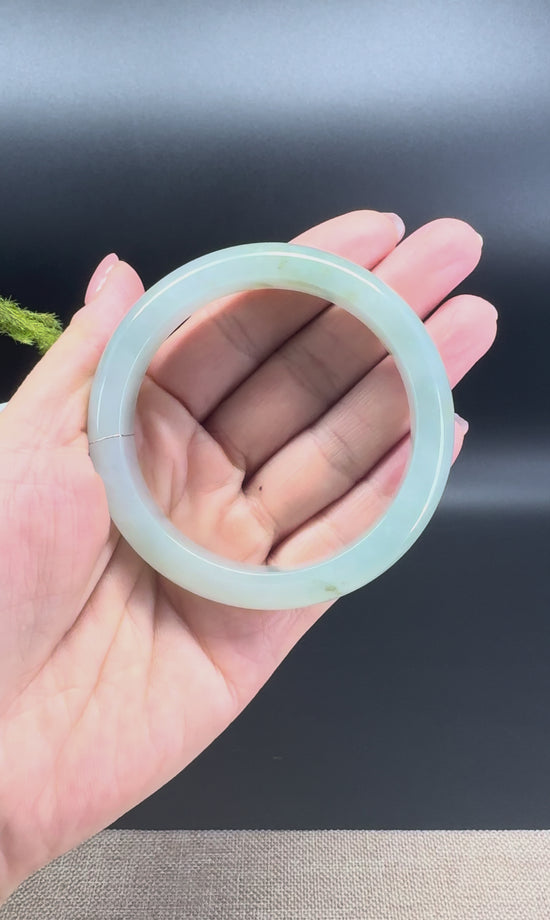 Load and play video in Gallery viewer, Genuine Burmese Yellow Green Jade Jadeite Bangle Bracelet ( 57.4mm )
