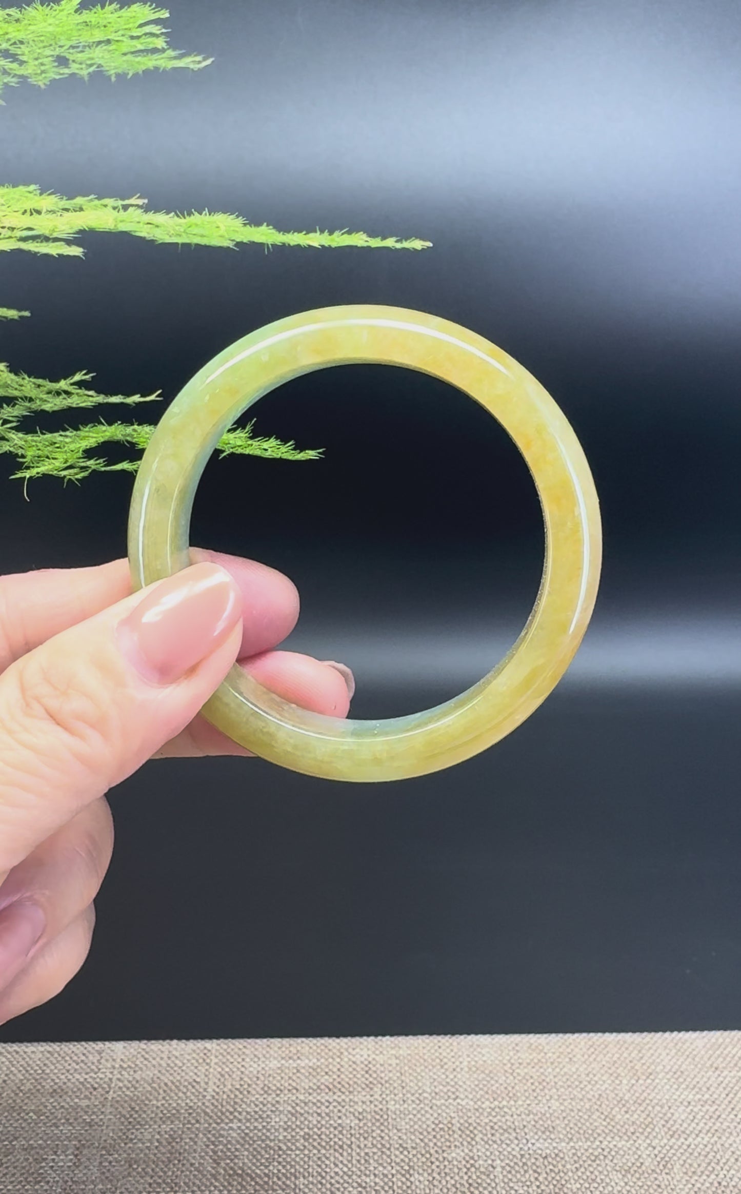 Load and play video in Gallery viewer, Genuine Burmese Yellow Green Jade Jadeite Bangle Bracelet ( 50.8mm )
