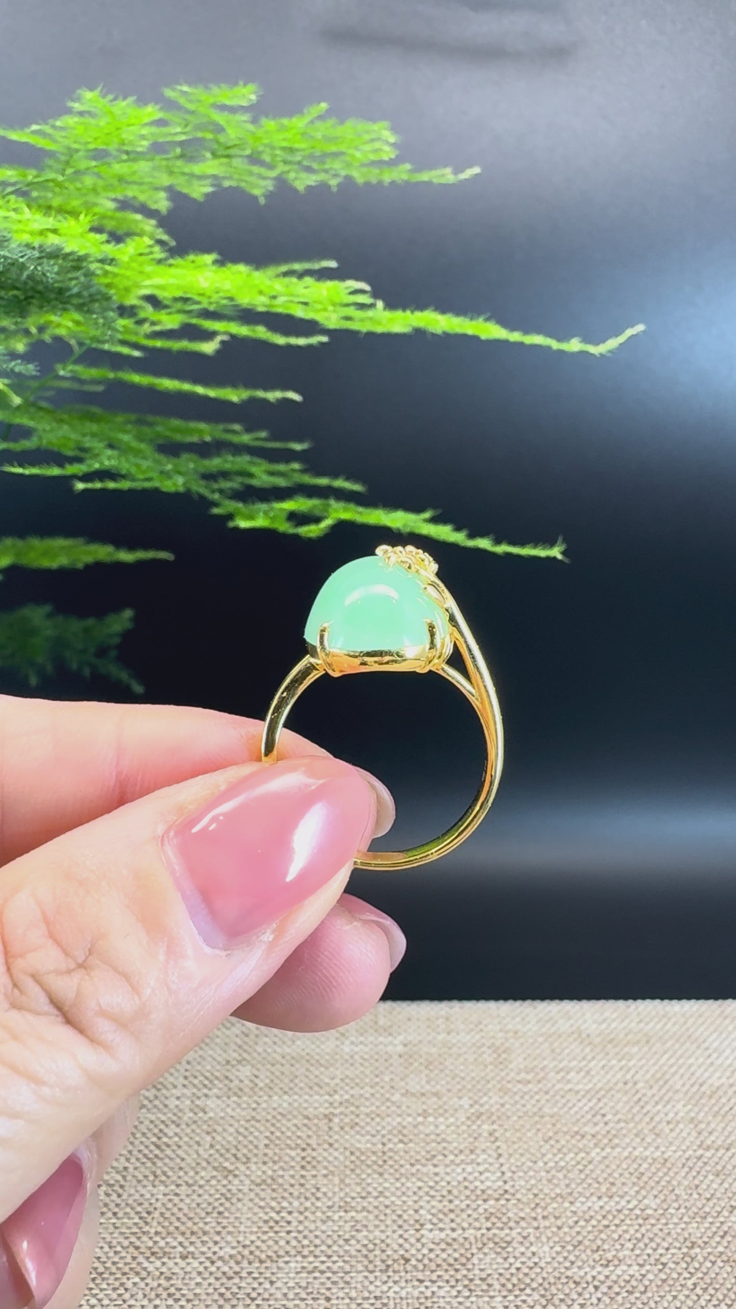 Load and play video in Gallery viewer, RealJade® &amp;quot;Signature Signet&amp;quot; 18K Yellow Gold Icy Green Jadeite Jade Classic Ring

