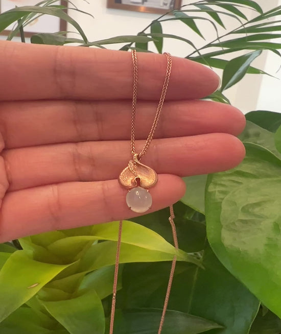 Load and play video in Gallery viewer, 18k Rose Gold Jadeite Jade Diamond Pendant Necklace
