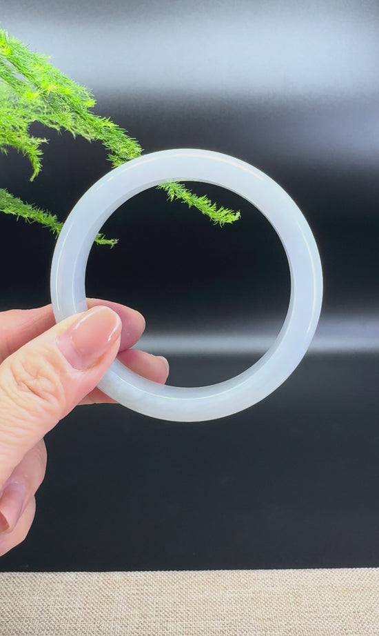 Load and play video in Gallery viewer, Genuine Burmese Icy Jade Jadeite Bangle Bracelet ( 58.0mm )
