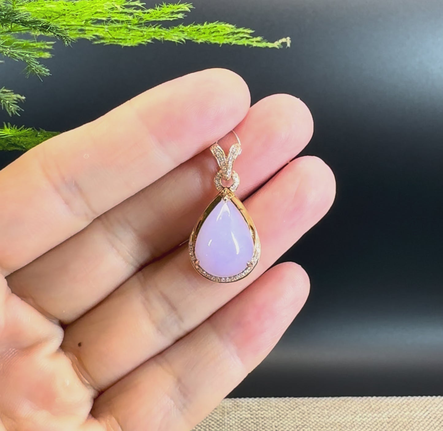Load and play video in Gallery viewer, RealJade® &amp;quot;Tear Drop&amp;quot; 18k Rose Gold Lavender Jadeite jade Diamond Pendant Necklace
