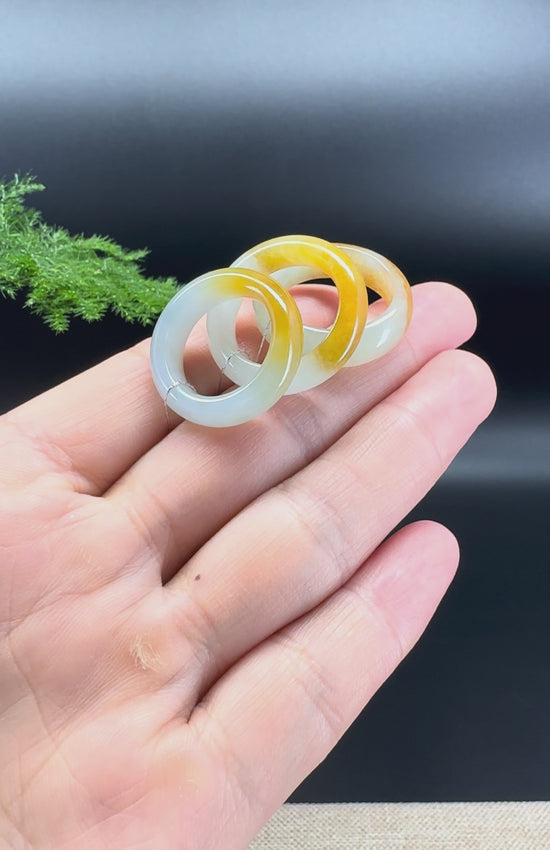 Load and play video in Gallery viewer, RealJade® Burmese Honey Yellow Traditional Jadeite Jade Ring
