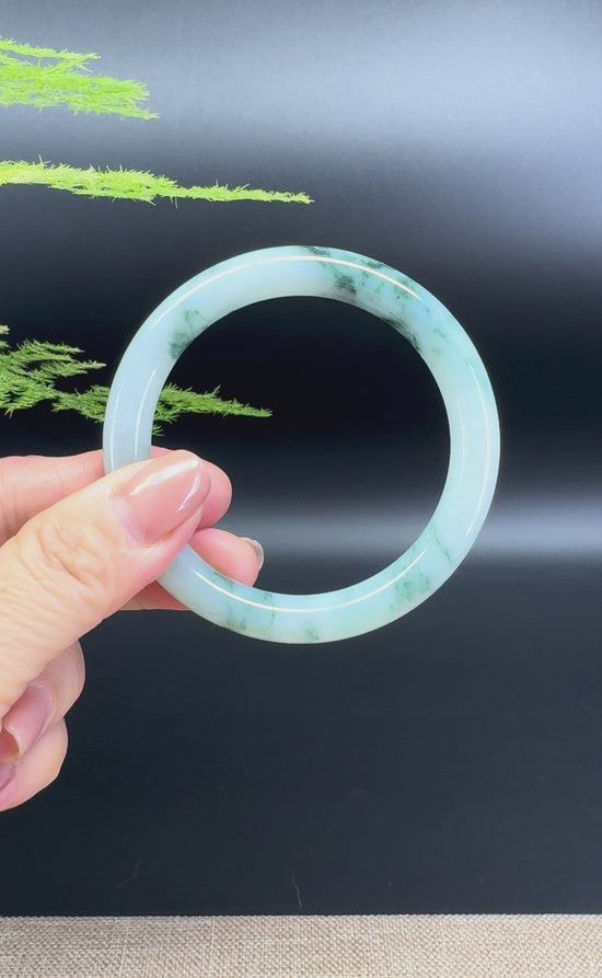 Load and play video in Gallery viewer, Genuine Burmese Green Jade Jadeite Bangle Bracelet ( 54.1mm )

