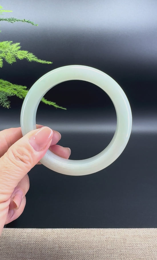 Load and play video in Gallery viewer, Genuine Burmese Apple Green Jade Jadeite Bangle Bracelet ( 60.5mm )
