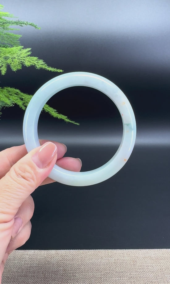 Load and play video in Gallery viewer, Genuine Burmese Green Jade Jadeite Bangle Bracelet ( 60.5mm )
