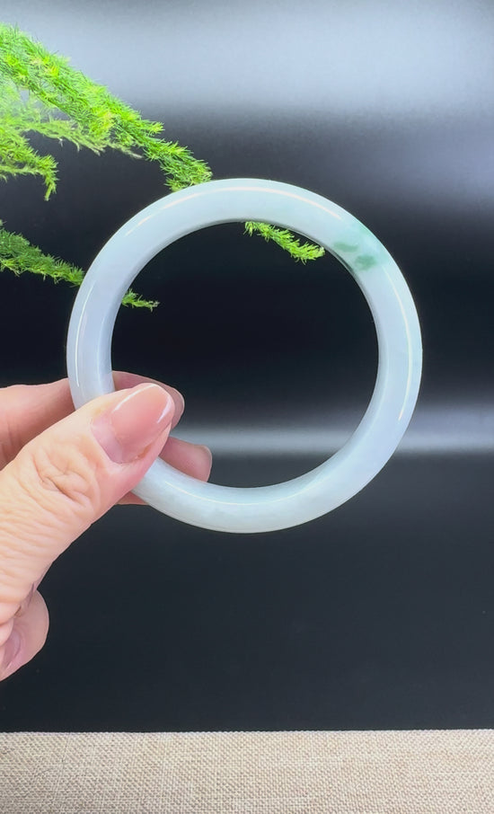 Load and play video in Gallery viewer, Genuine Burmese Green Jade Jadeite Bangle Bracelet ( 59.3mm )
