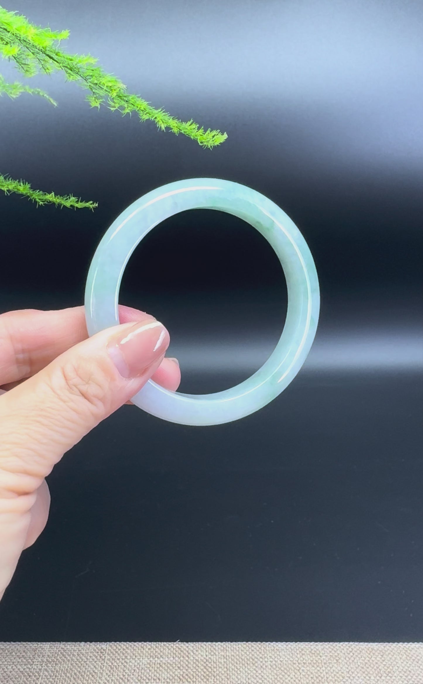 Load and play video in Gallery viewer, Genuine Burmese Green Jade Jadeite Bangle Bracelet ( 56mm )
